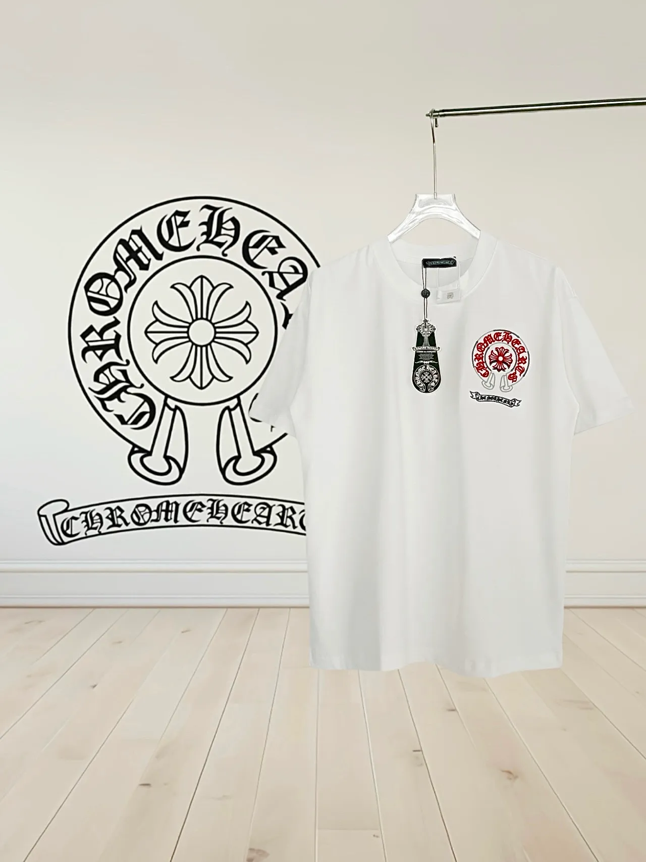 P150 [High Quality] Chrome Hearts New embroidered horseshoe logo brand logo on the front and rear panels are designed with heavy craftsmanship of 100,000 needle embroidery. High-end customized 32-count 280g fabric. Soft to the touch. Comfortable to wear. Exquisite stitching. Fine workmanship. The upper body effect is incomparably handsome! Same style for men and women, color: white, black size: S to xL